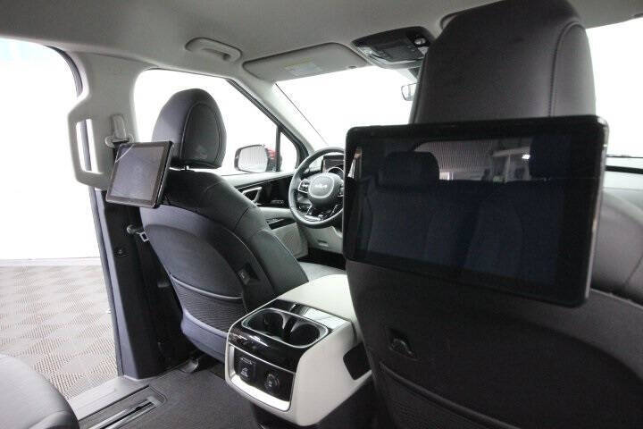 2022 Kia Carnival SX