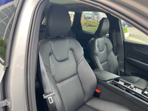 2025 Volvo XC60 B5 Plus Dark Theme