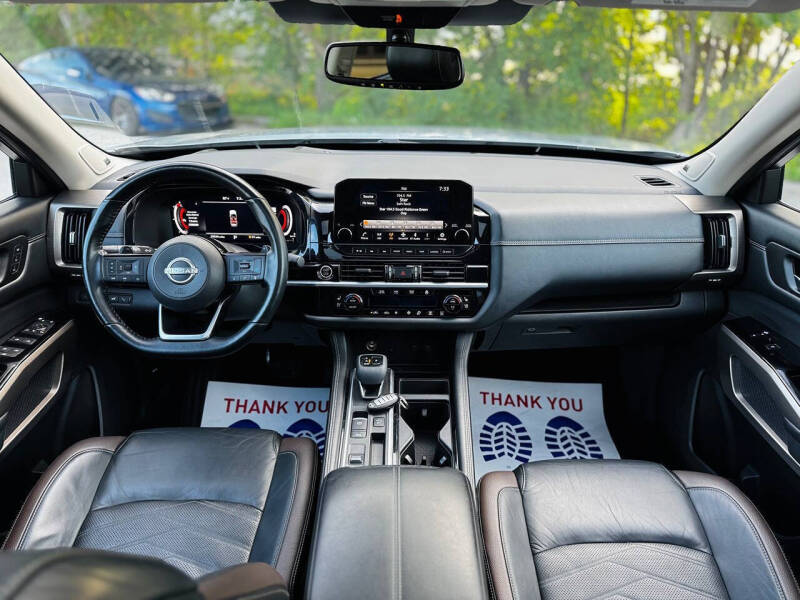 2022 Nissan Pathfinder Platinum