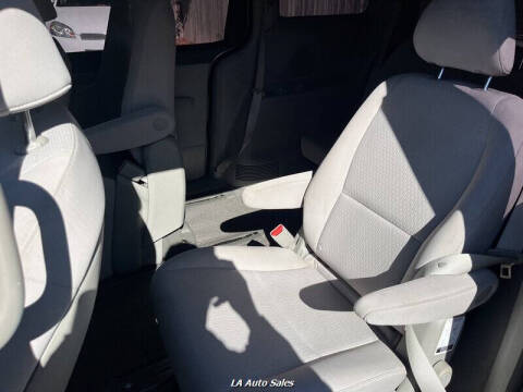 2016 Kia Sedona L