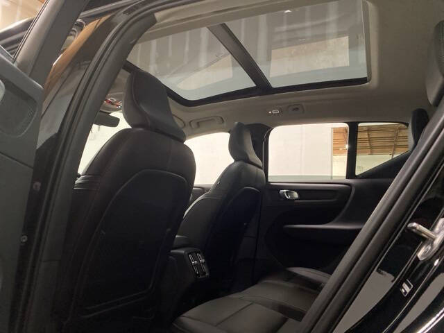 2025 Volvo XC40 B5 Plus Dark Theme