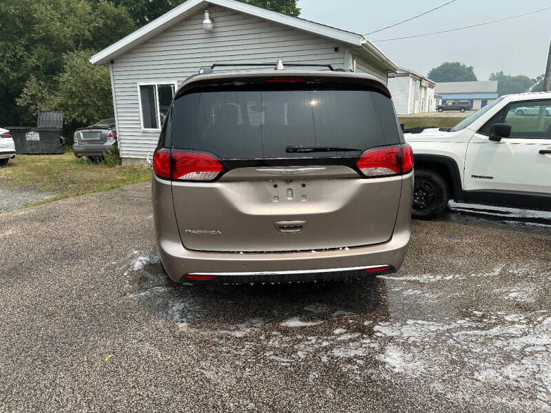 2017 Chrysler Pacifica Touring-L Plus