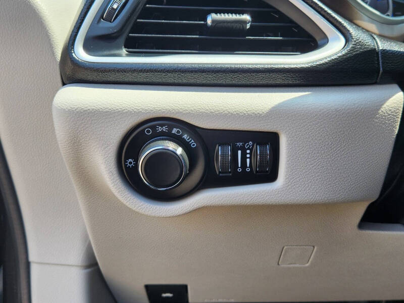 2020 Chrysler Voyager LXi