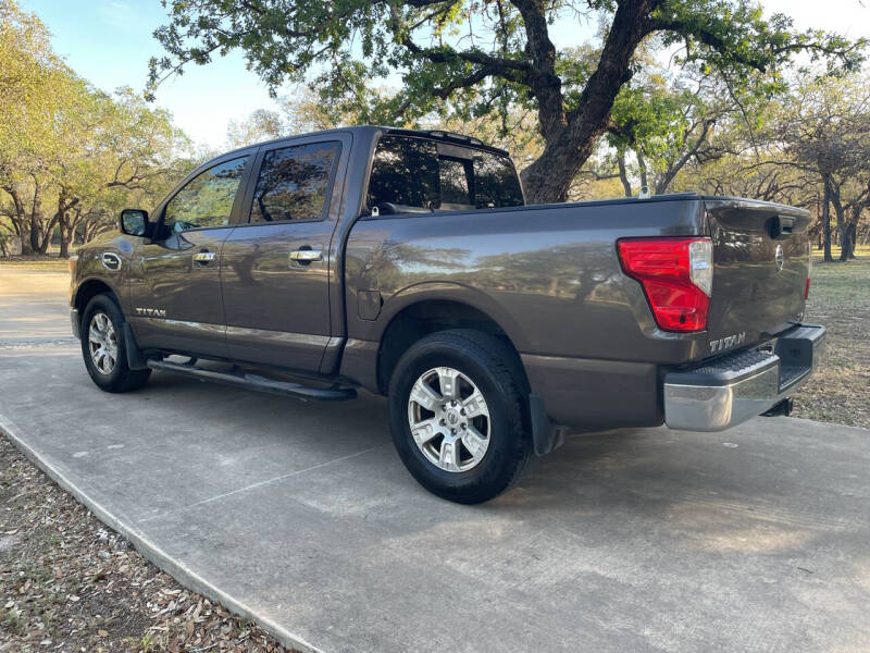 2017 Nissan Titan SV