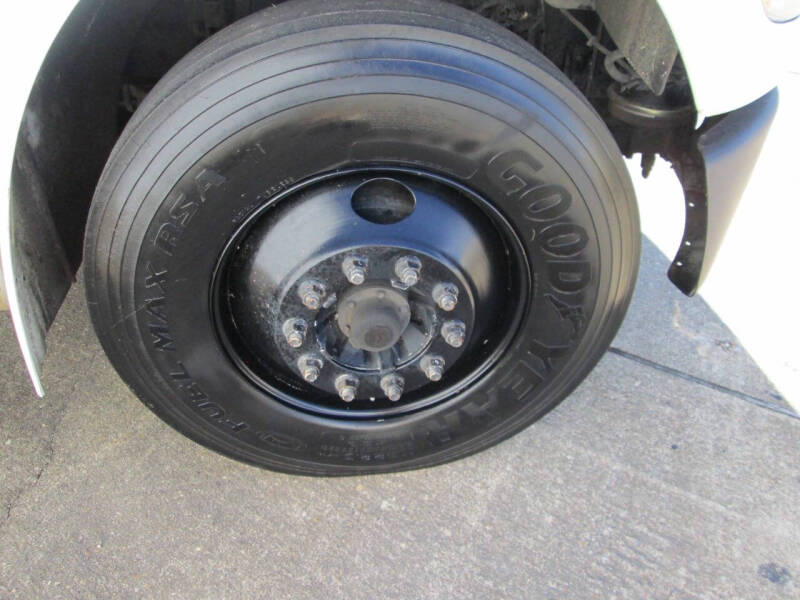 2007 Freightliner Business class M2