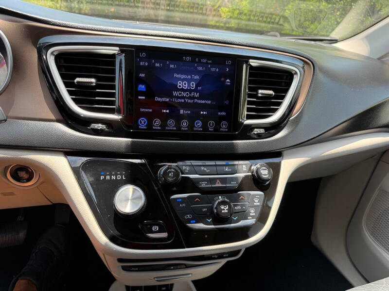 2017 Chrysler Pacifica Touring-L Plus