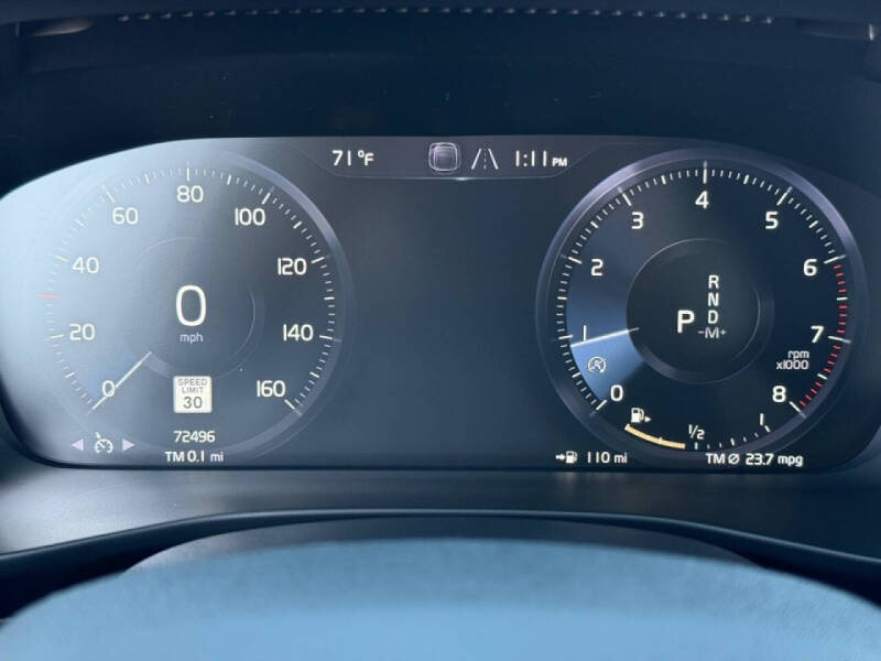 2022 Volvo XC40 T5 Momentum