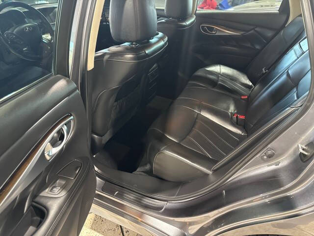 2016 Infiniti Q70 Hybrid