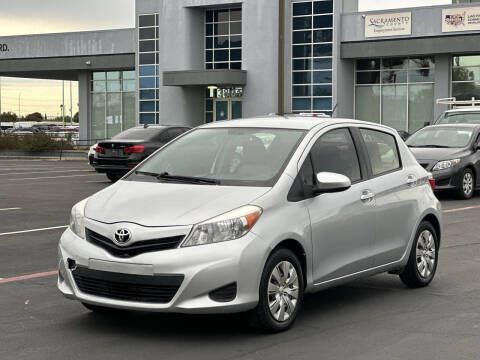 2012 Toyota Yaris 5-Door LE