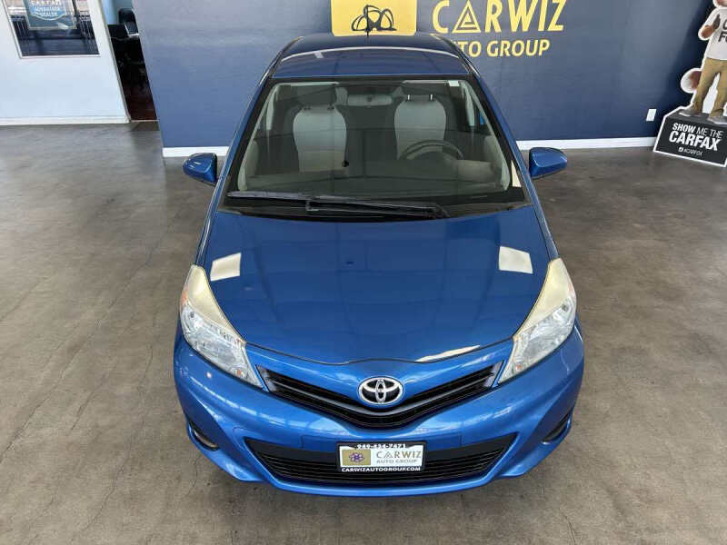 2012 Toyota Yaris 5-Door LE