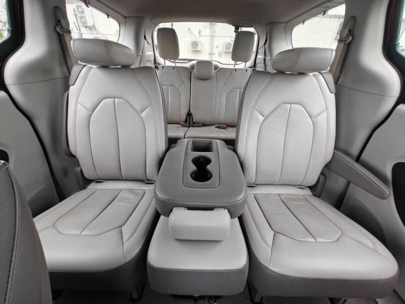 2017 Chrysler Pacifica Touring-L Plus