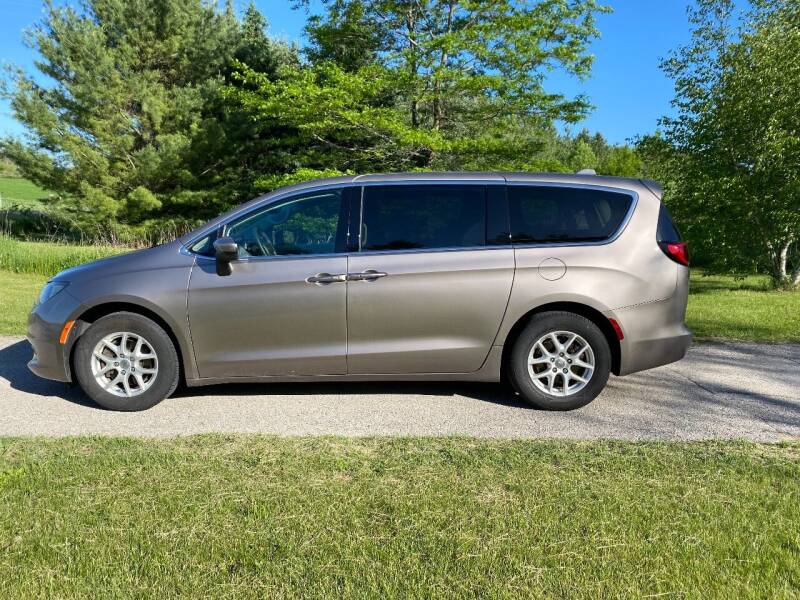 2017 Chrysler Pacifica for sale at Car Tracker LLC.com in Fredonia WI