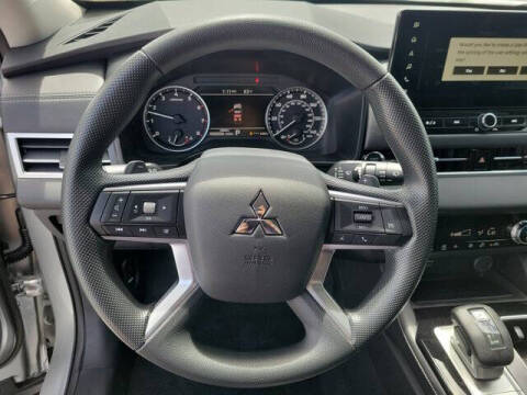 2026 Mitsubishi Outlander ES