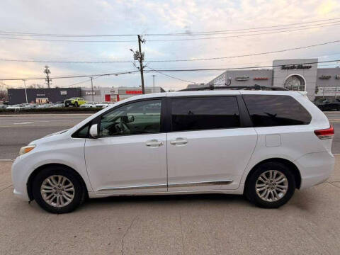 2013 Toyota Sienna XLE 8-Passenger
