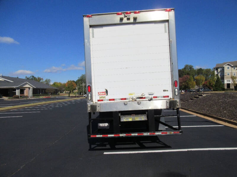 2013 Freightliner M2 106