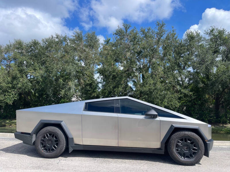 2024 Tesla Cybertruck Base's photo