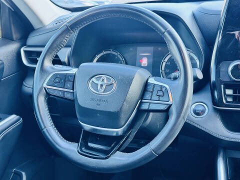 2020 Toyota Highlander LE