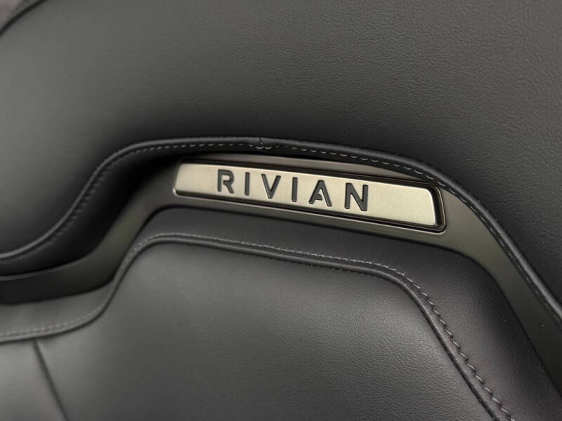 2024 Rivian R1T Adventure