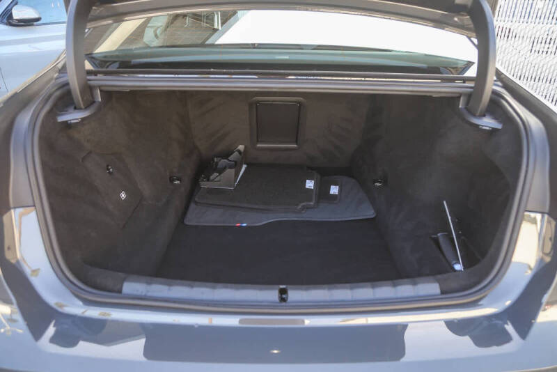 2025 BMW 7 Series 750e xDrive