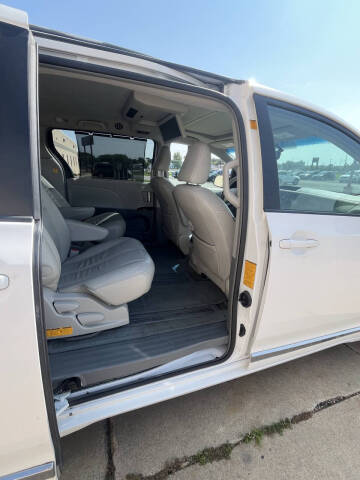 2011 Toyota Sienna XLE 8-Passenger