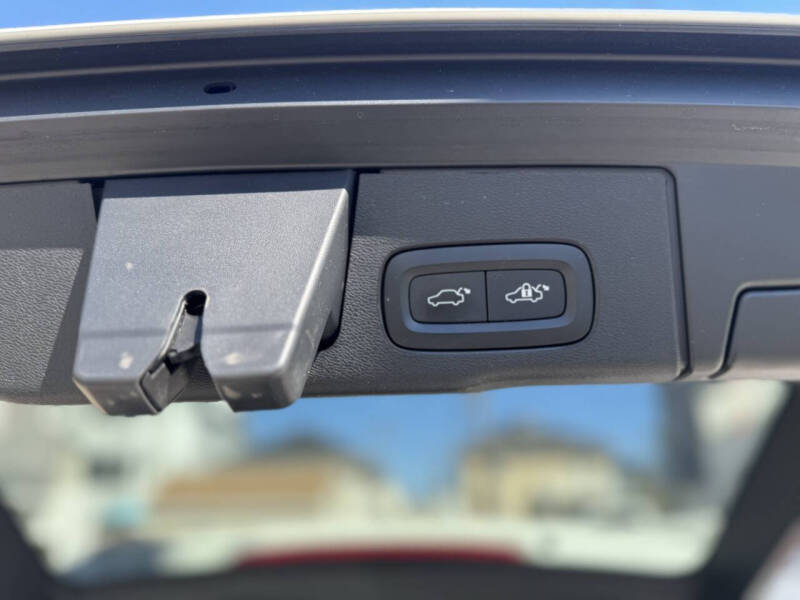 2022 Volvo XC60 B5 Inscription