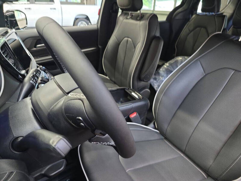 2027 Chrysler Pacifica Limited