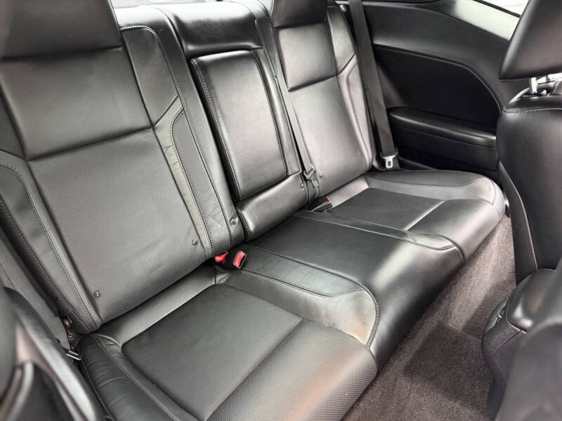 2015 Dodge Challenger SXT Plus