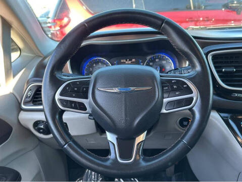 2017 Chrysler Pacifica Touring-L