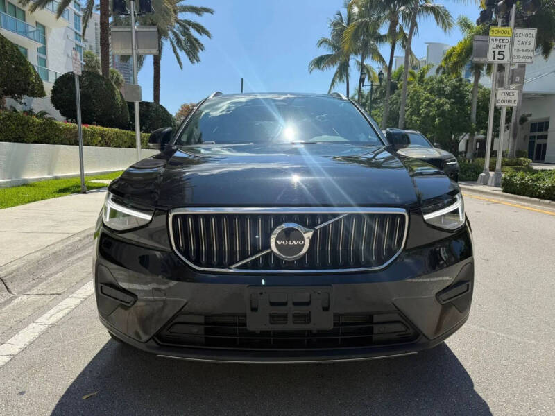 2025 Volvo XC40 B5 Core Bright Theme