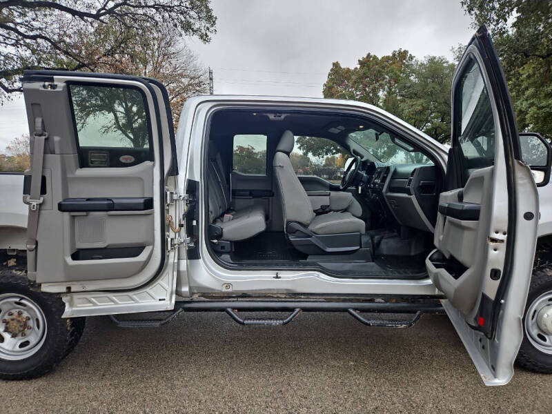 2017 Ford F-250 Super Duty XLT photo 22