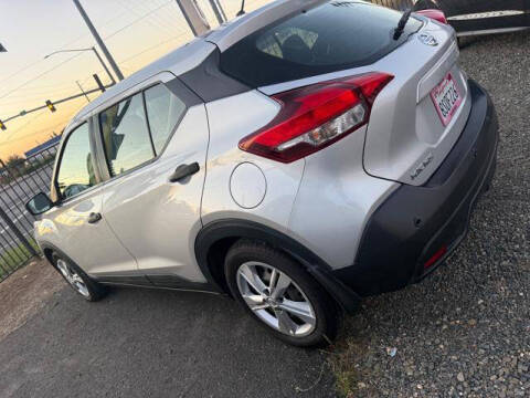 2020 Nissan Kicks S