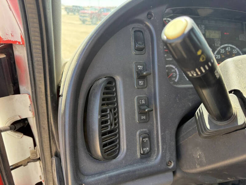 2013 Freightliner M2 106