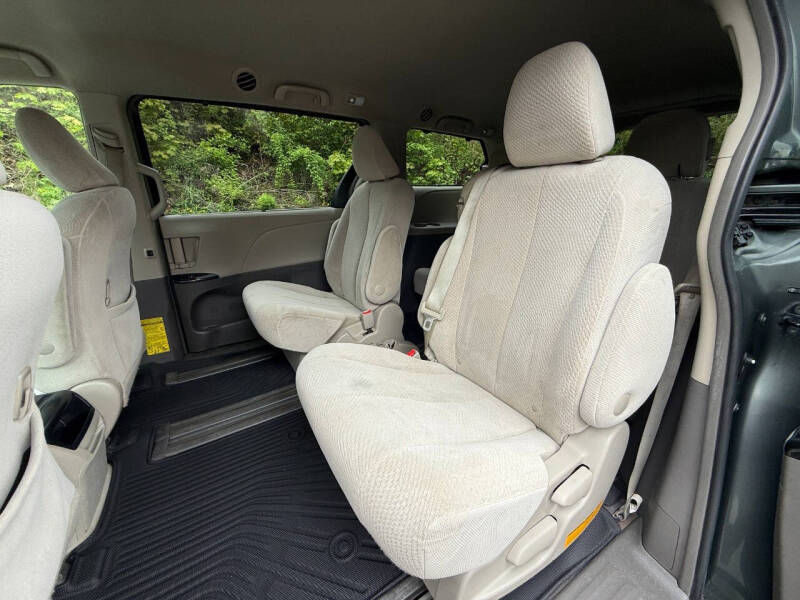2014 Toyota Sienna LE 8-Passenger