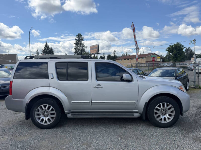 2012 Nissan Pathfinder LE