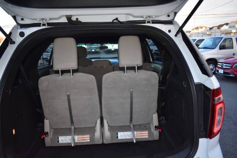 2014 Ford Explorer Base photo 52