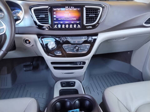 2017 Chrysler Pacifica Touring-L