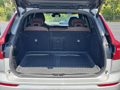 2022 Volvo XC60 B5 Momentum