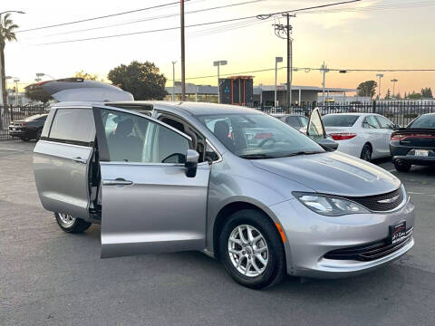 2020 Chrysler Voyager LX