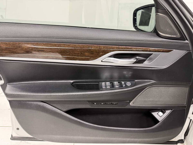 2022 BMW 7 Series 740i