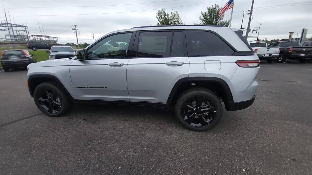 2024 Jeep Grand Cherokee for sale at Victoria Auto Sales in Victoria, MN