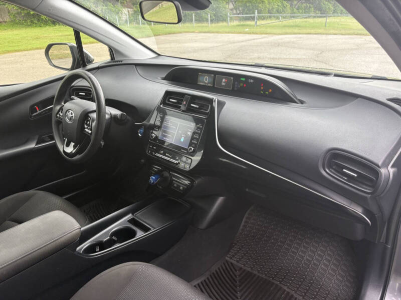 2021 Toyota Prius LE