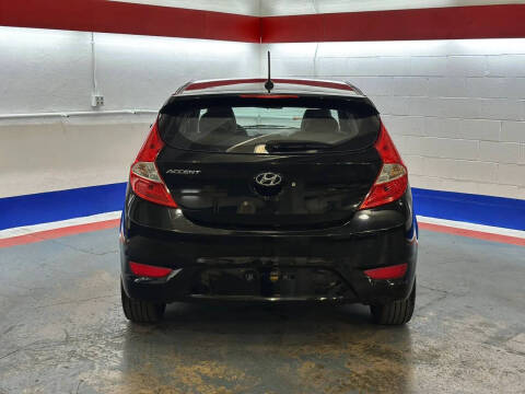 2012 Hyundai Accent SE