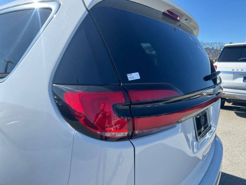 2024 Chrysler Pacifica Plug-In Hybrid Select