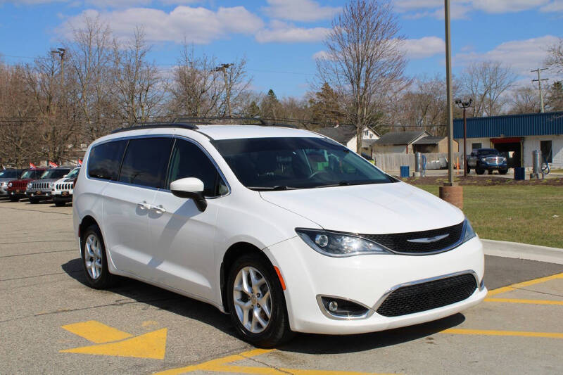 2017 Chrysler Pacifica Touring-L