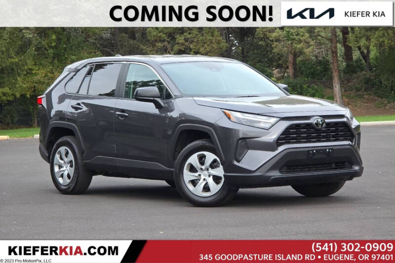2024 Toyota RAV4 LE's photo