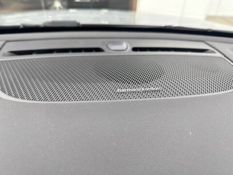 2025 Volvo XC40 B5 Ultra Bright Theme