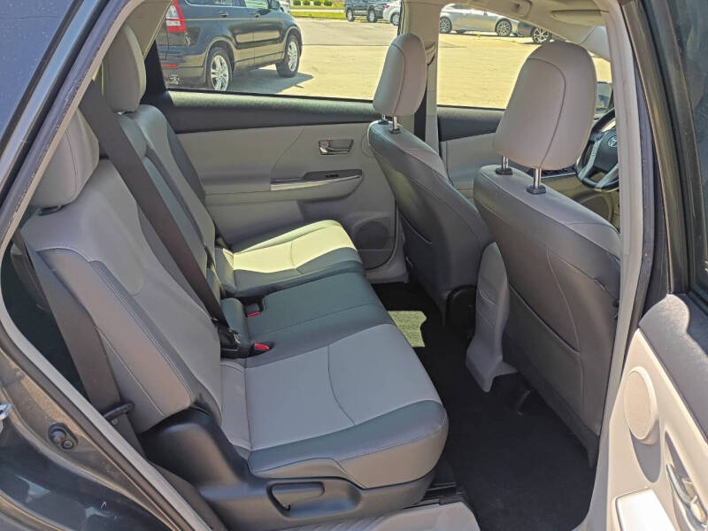 2015 Toyota Prius v Five