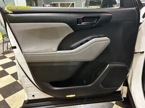 2022 Toyota Highlander Hybrid LE