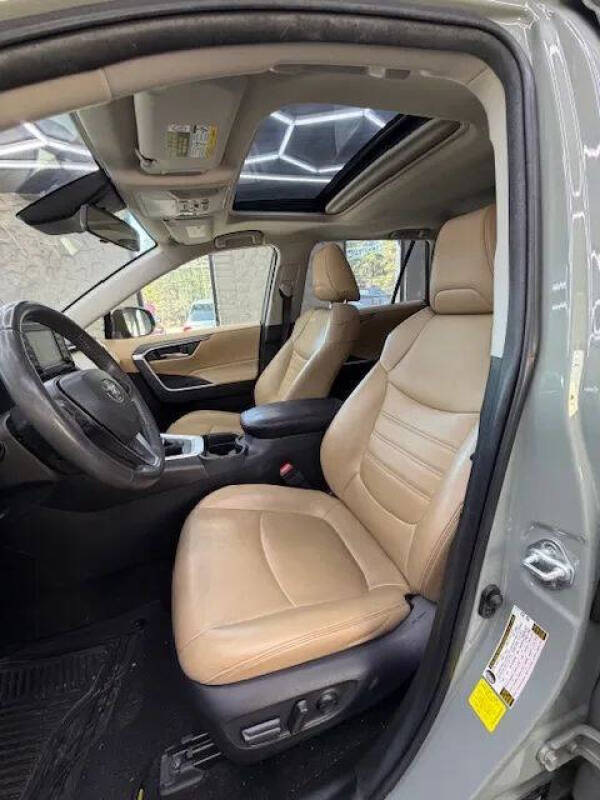 2020 Toyota RAV4 XLE Premium