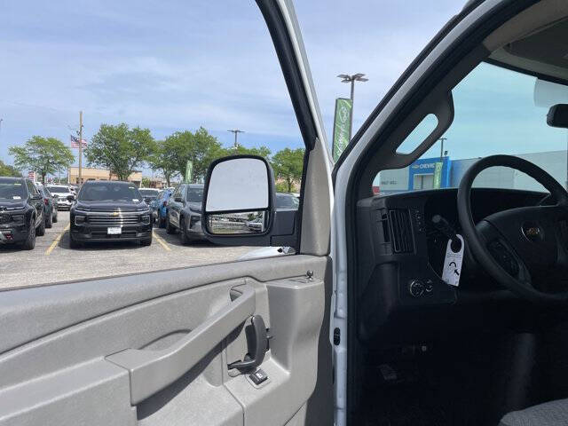 2025 Chevrolet Express 3500